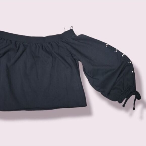 ROMEO & juliet cropped black Off the shoulder sweatshirt Eyelet & Tie Detailing - Picture 7 of 7